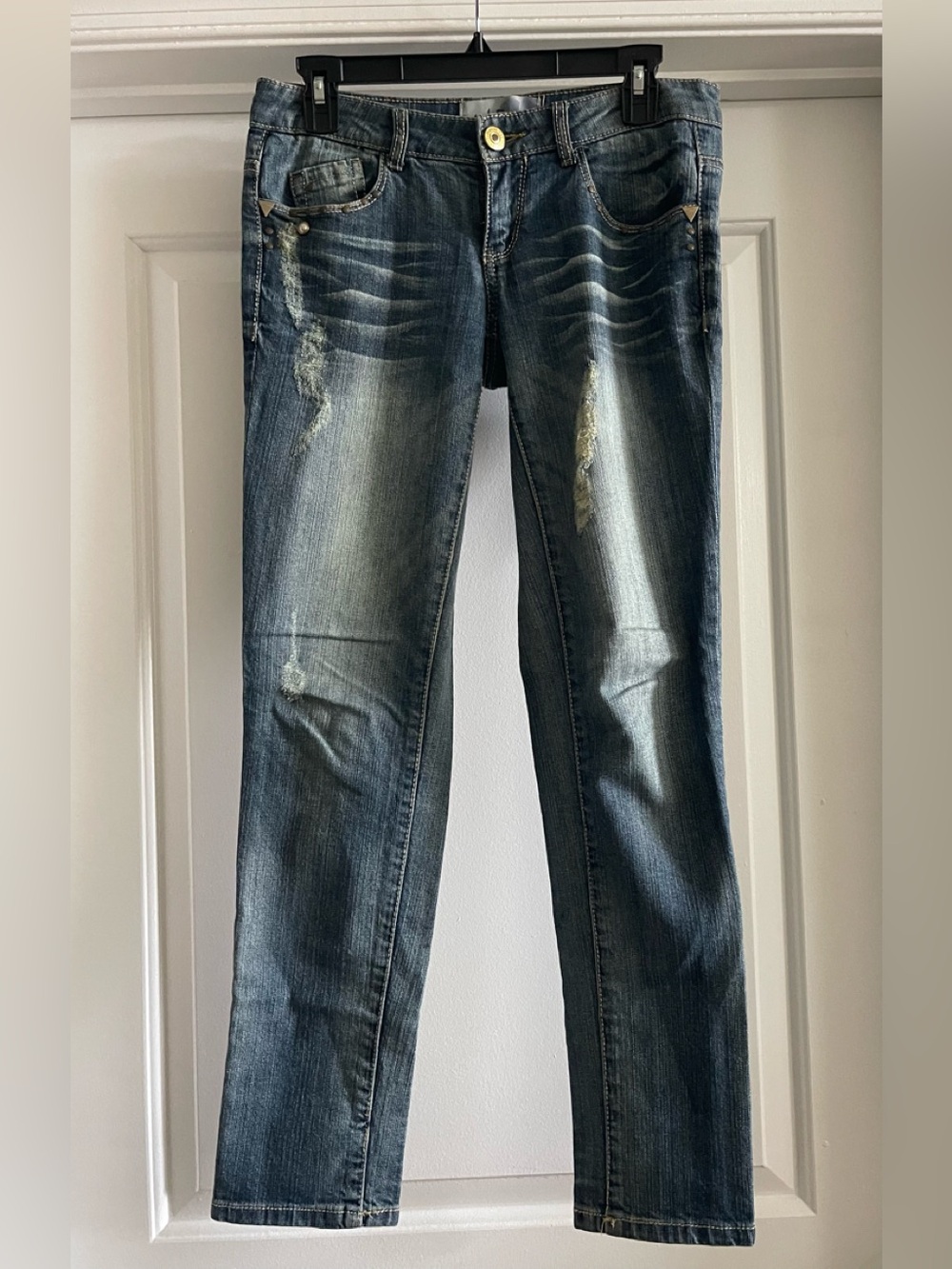 Jolt distressed straight leg jeans